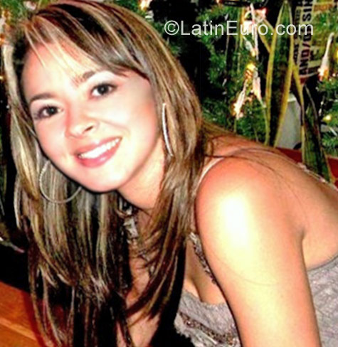 Date this good-looking Colombia girl Silvia from Bogota CO9708