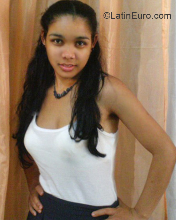 Date this delightful Dominican Republic girl Lamasbella0707 from Santo Domingo DO10671