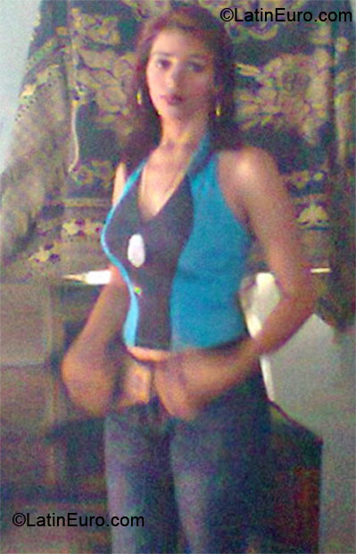 Date this charming El Salvador girl Yessenia from Sensunepeque SV39
