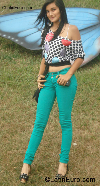 Date this lovely Colombia girl Alejhandra from Bogota CO9743