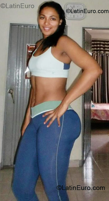 Date this charming Colombia girl Angelica from Bogota CO9758