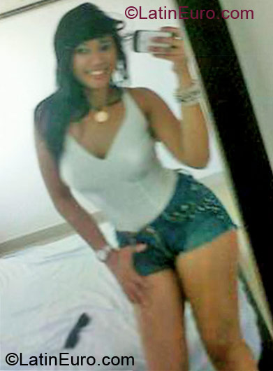 Date this sultry Colombia girl Paola from Barranquilla CO10873