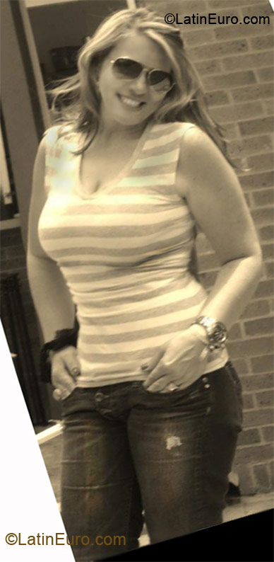 Date this pretty Colombia girl Ana Maria from Bogota CO9768