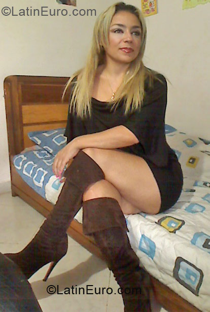 Date this pretty Colombia girl Esther from Medellin CO9770