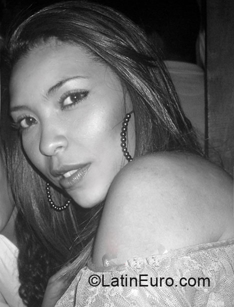 Date this lovely Colombia girl Martha from Santa Marta CO9777