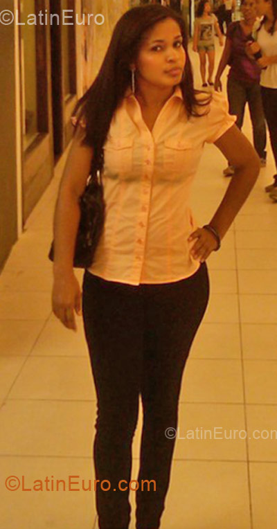 Date this foxy Dominican Republic girl Amaya from Moca DO10728