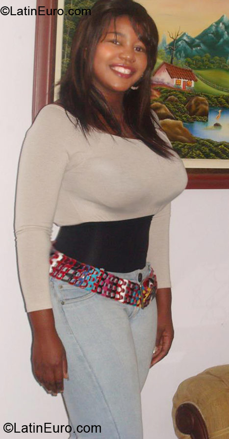 Date this sensual Colombia girl Victoria from Cali CO10153