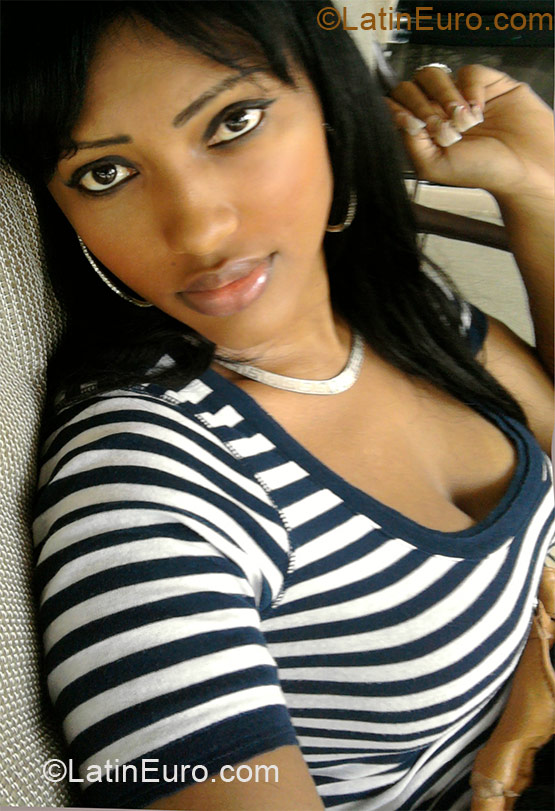 Date this good-looking Dominican Republic girl Alexa from Santo Domingo DO10744