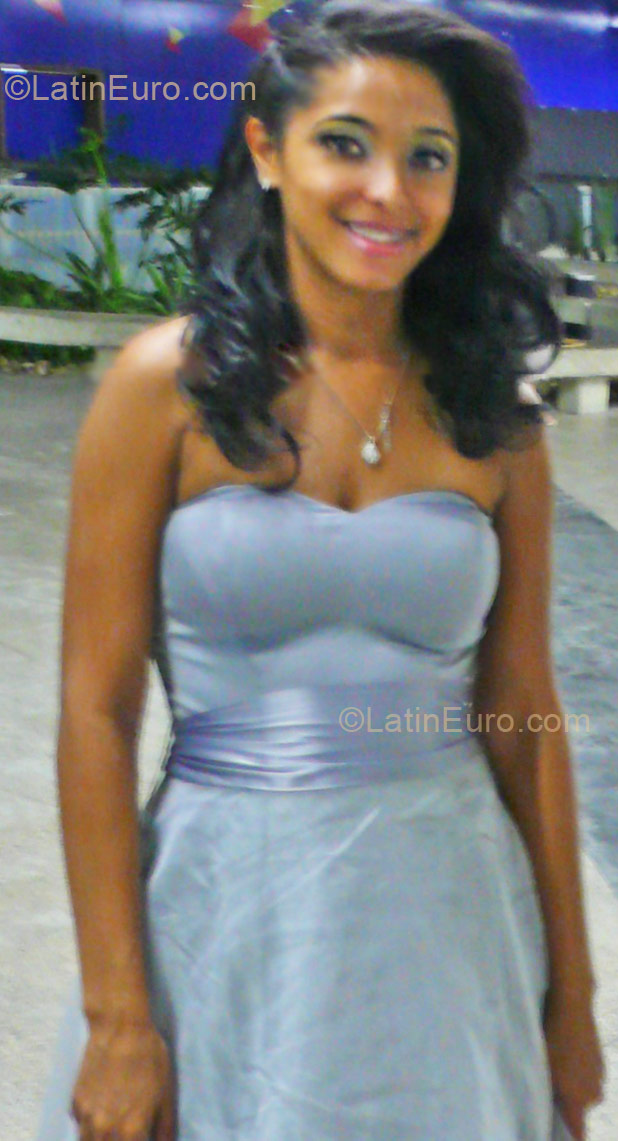 Date this passionate Brazil girl Renata from Recife BR6625