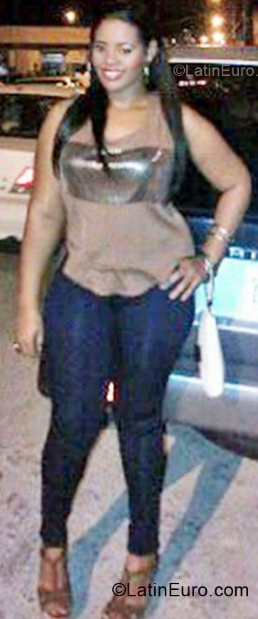 Date this foxy Dominican Republic girl Leidy from Santiago DO10757