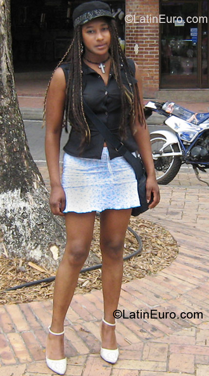 Date this cute Colombia girl Yenny from Bogota CO9894
