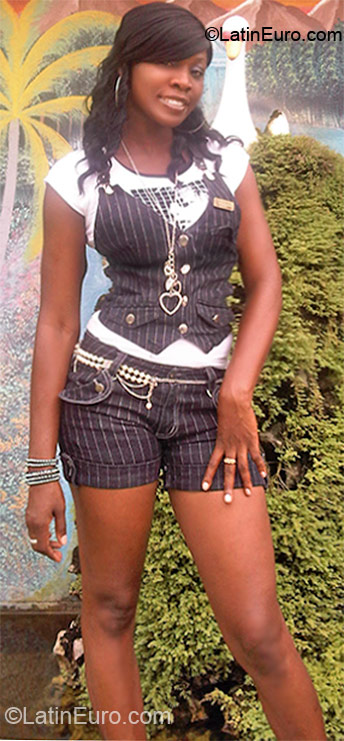 Date this good-looking Jamaica girl Deli from Montego Bay JM490