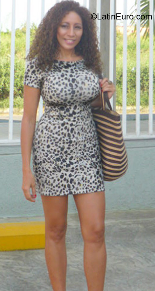 Date this tall Colombia girl Cecilia from Bogota CO9914