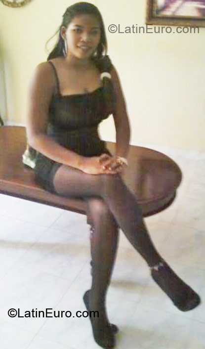 Date this charming Dominican Republic girl Ferreras from Santo Domingo DO14445