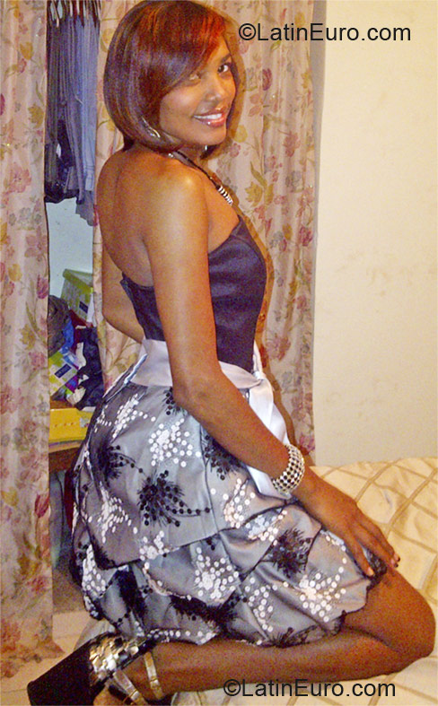 Date this good-looking Dominican Republic girl Cinthia from Santo Domingo DO25508