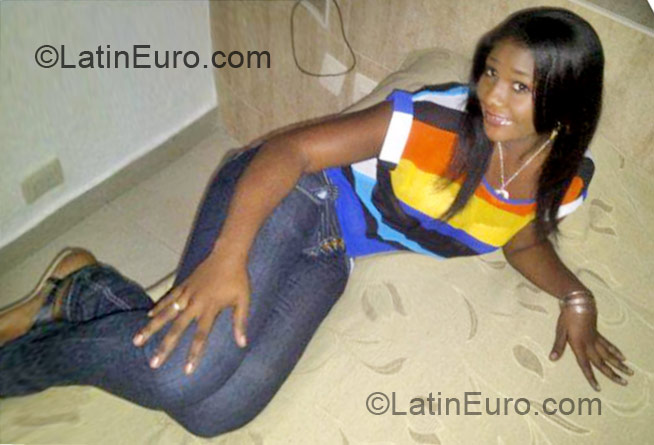 Date this nice looking Dominican Republic girl Yuderka from Sexy DO11697