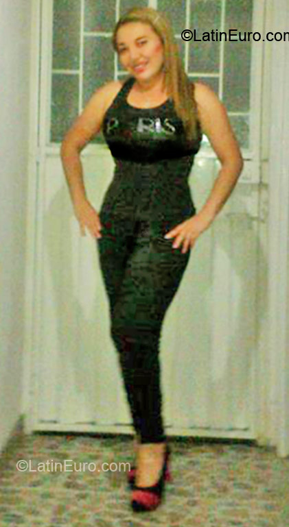 Date this cute Colombia girl Luz Adriana from Bogota CO10003