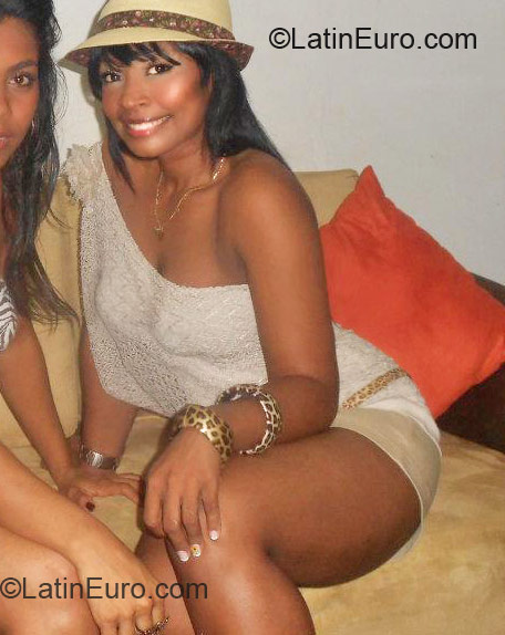 Date this voluptuous Colombia girl Dilma from Cartagena CO10006