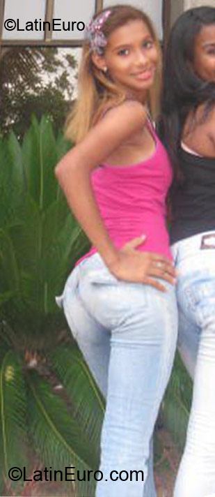 Date this attractive Dominican Republic girl Gessy from Santo Domingo DO10867