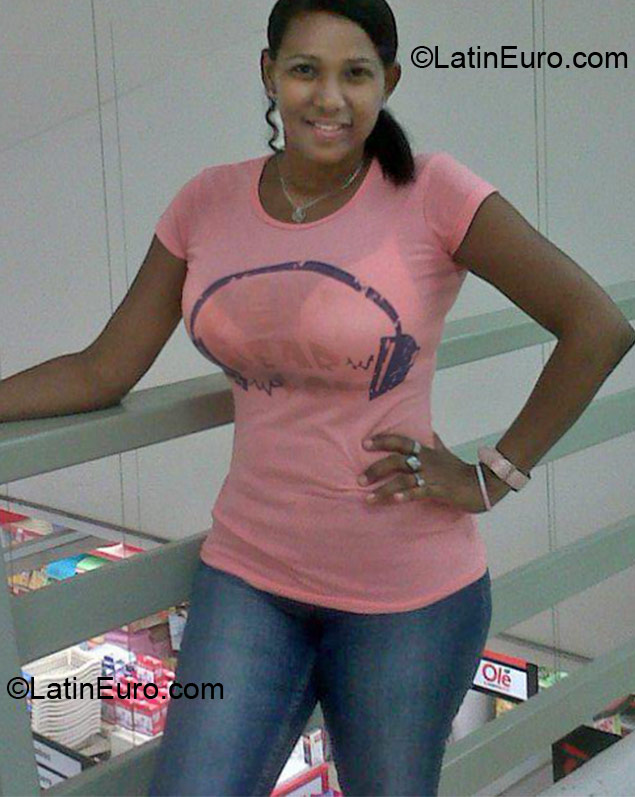 Date this foxy Dominican Republic girl Jessica from Santo Domingo DO10869