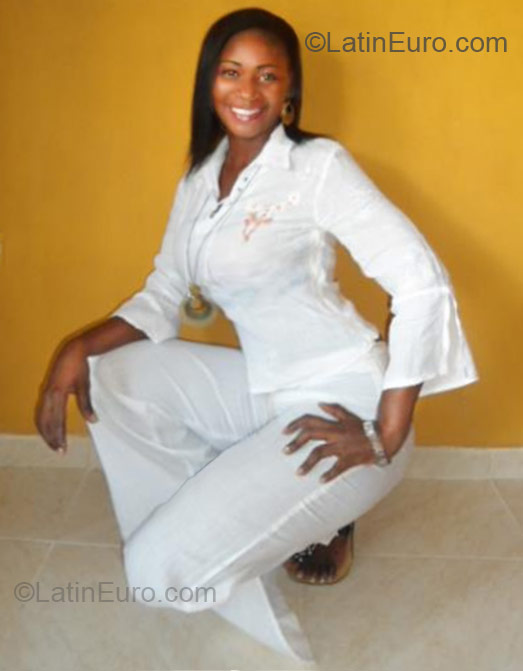 Date this pretty Colombia girl Maria from Cali CO10021