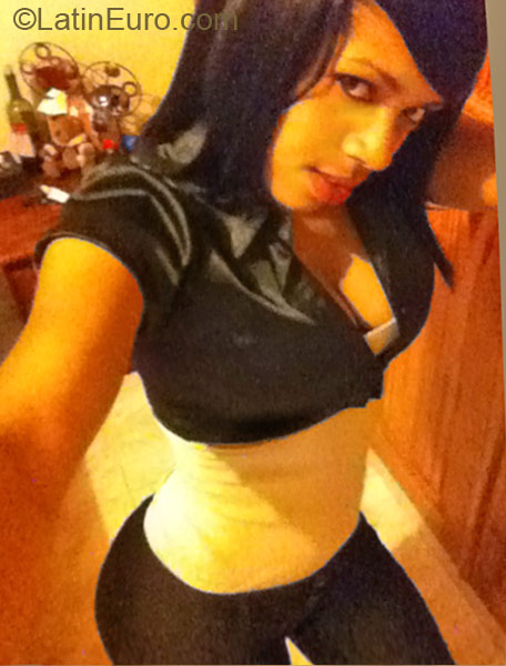 Date this attractive Dominican Republic girl MAria from Santiago DO10874
