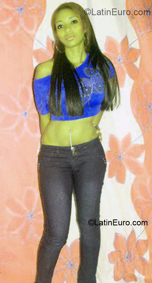 Date this nice looking Dominican Republic girl Franyelin from Santo Domingo DO10879