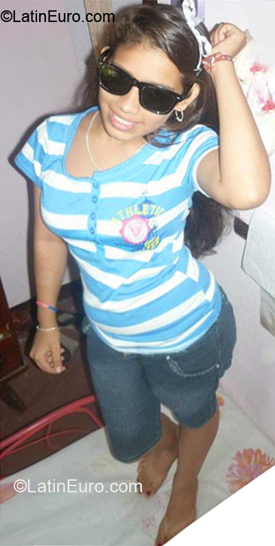 Date this nice looking Colombia girl Maritza from Bogota CO10035