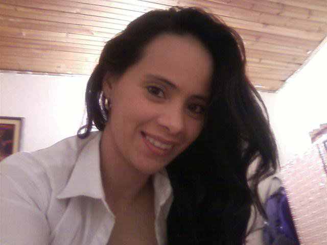 Date this hot Colombia girl Cristin from Bogota CO10038