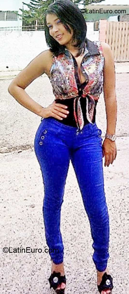 Date this funny Dominican Republic girl Yelieny from Santo Domingo DO11574