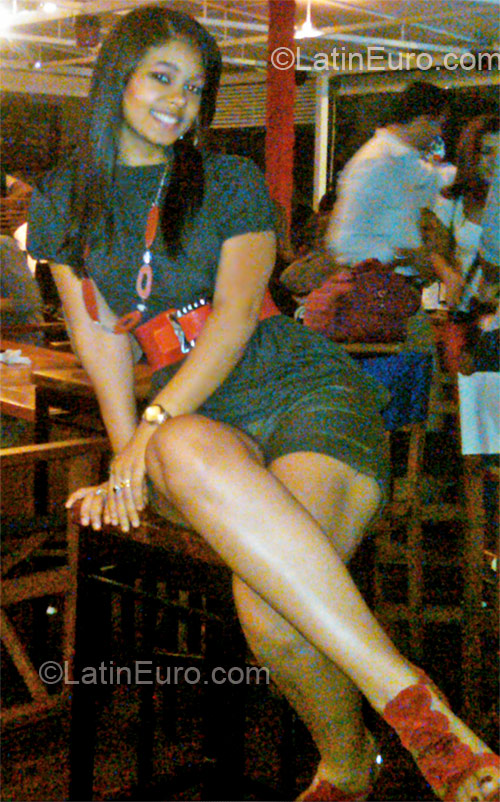 Date this athletic Dominican Republic girl Leonela from Santo Domingo DO10902