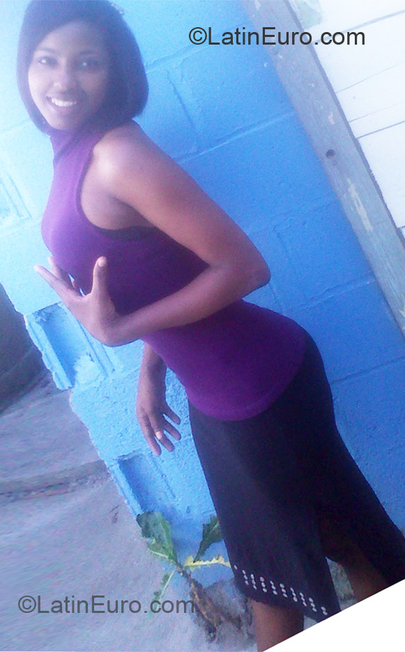 Date this attractive Dominican Republic girl Naiorbi from Santo Domingo DO10921
