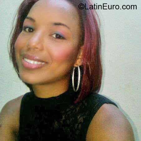 Date this hard body Dominican Republic girl Evelin from Santiago DO10925