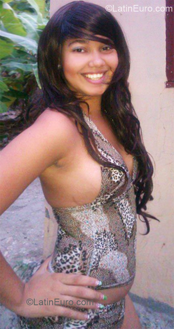 Date this delightful Dominican Republic girl Katherine from Santo Domingo DO10936