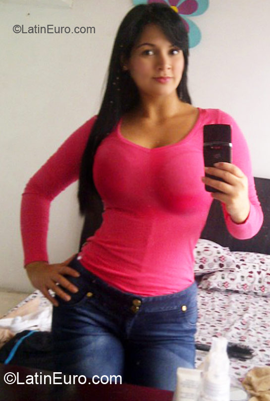 Date this voluptuous Colombia girl Luisa from Cali CO10095