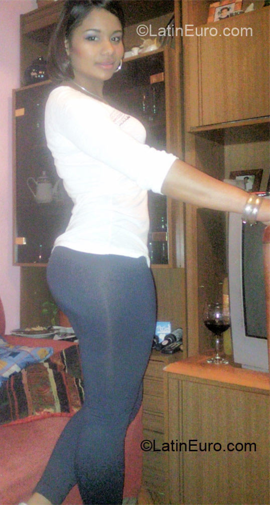 Date this attractive Dominican Republic girl Deyanira from Santo Domingo DO12618