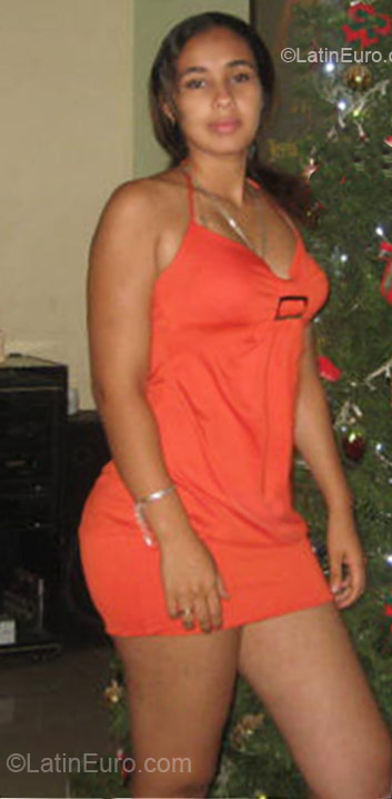 Date this hot Colombia girl Vivi from Cali CO10464