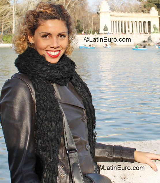 Date this happy Brazil girl Priscilla from Rio de Janeiro BR6659