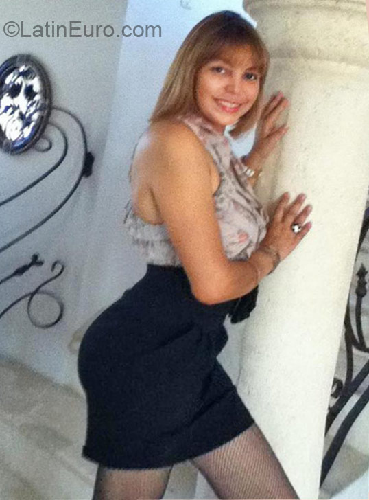 Date this exotic Dominican Republic girl Ninoska from Santo Domingo DO19693