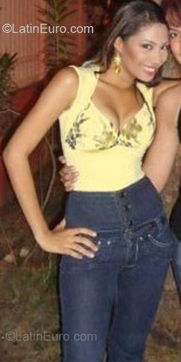 Date this georgeous Colombia girl Laura marcela from Barranquilla CO10140