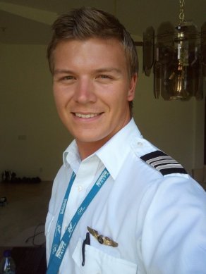 Date this lovely United States man Captain from Lewisville US12880