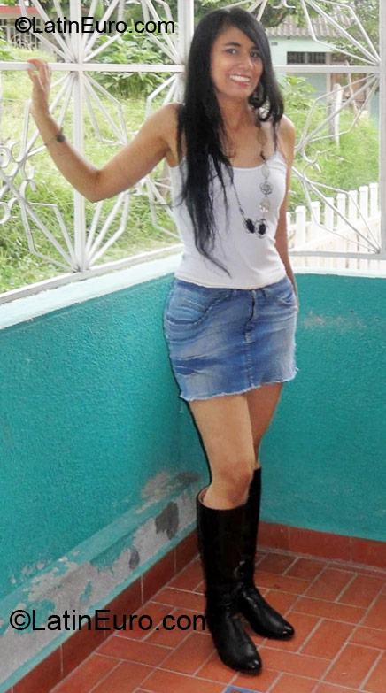 Date this young Colombia girl Mary from Bogota CO10198