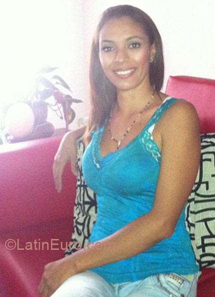 Date this sultry Colombia girl DIANITA2023 from Cali CO10209