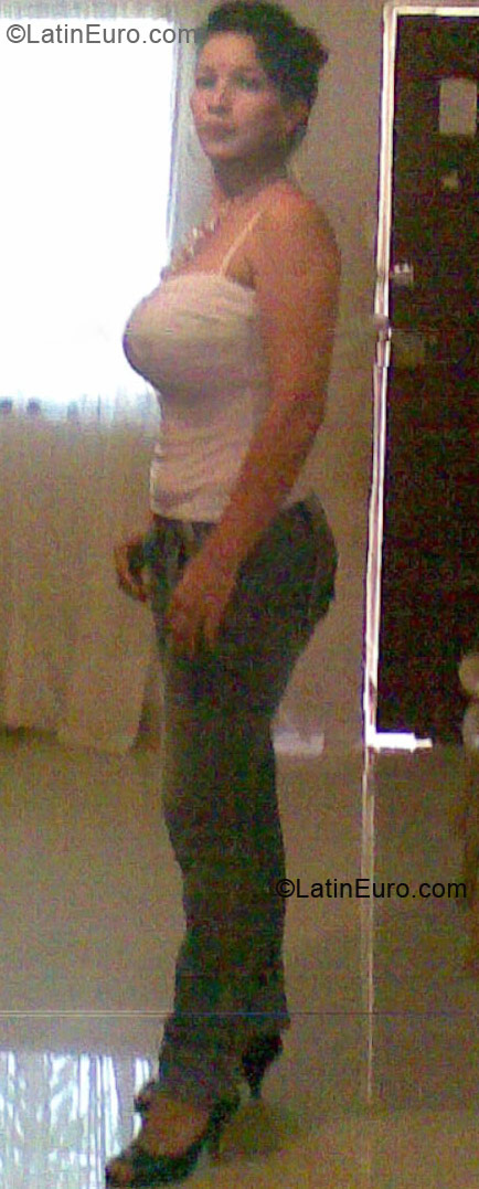 Date this voluptuous Colombia girl Yudy from Barranquilla CO15124