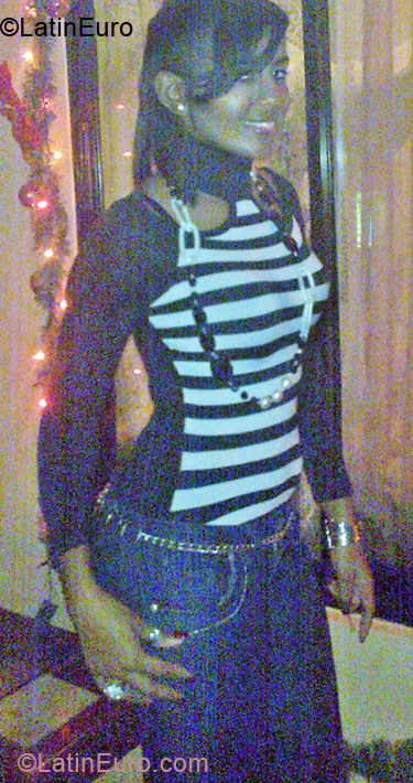 Date this lovely Dominican Republic girl Nairobi from Santo Domingo DO11092