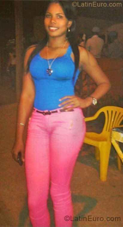 Date this delightful Dominican Republic girl Glenis from Santiago DO11109