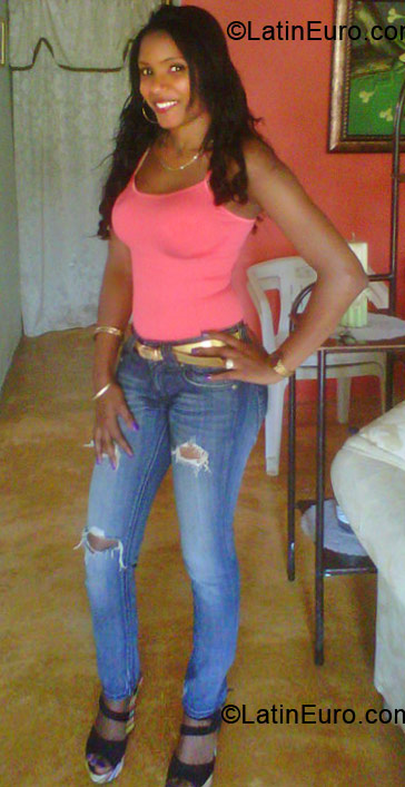 Date this sensual Dominican Republic girl Ninoska from Santiago DO11110