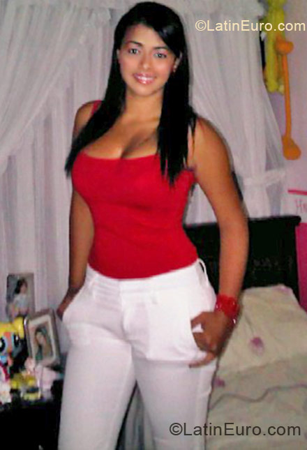 Date this hard body Colombia girl Carolinahdez from Cali CO10269