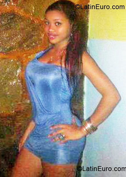 Date this charming Dominican Republic girl ALONDRi from Haina DO11118