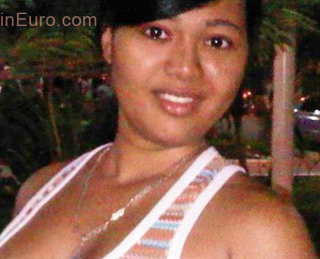 Date this nice looking Dominican Republic girl Areli from Santo Domingo DO11119
